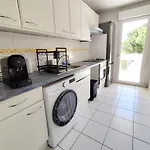 Elegant Two-bedroom With Private Pool And Parking *