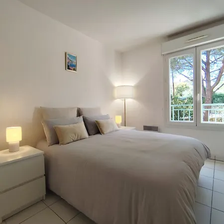 Elegant Two-bedroom With Private Pool And Parking Antibes