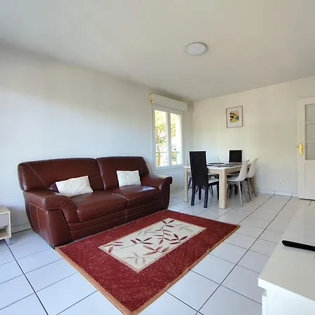 Elegant Two-bedroom With Private Pool And Parking Apartamento Antibes