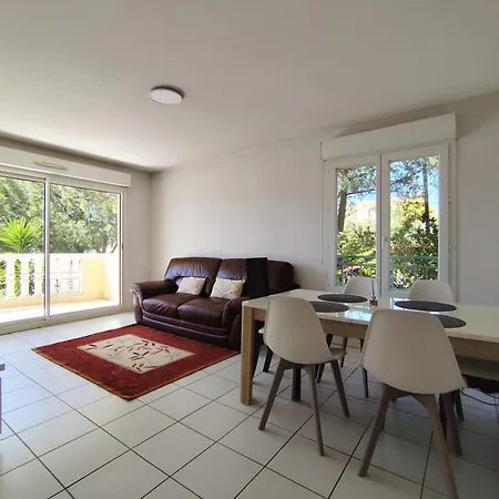 Appartamento Elegant Two-bedroom With Private Pool And Parking *