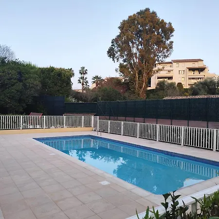Apartment Elegant Two-bedroom With Private Pool And Parking