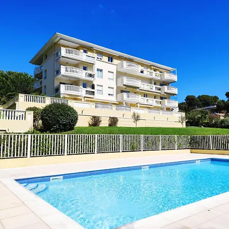 Elegant Two-bedroom With Private Pool And Parking *