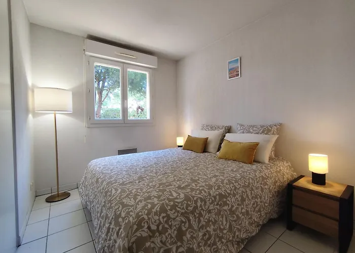 Elegant Two-bedroom With Private Pool And Parking * Antibes