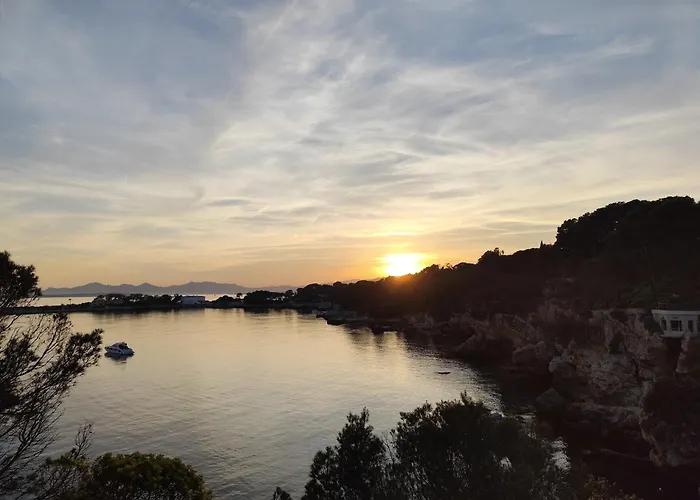 Elegant Two-bedroom With Private Pool And Parking *